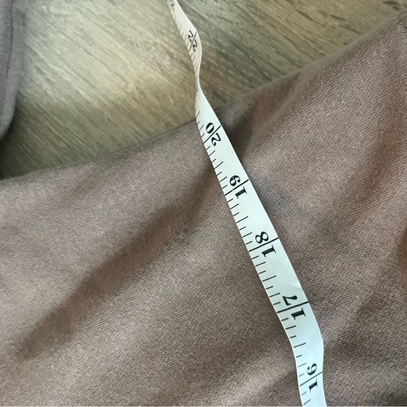 Cropped sand colour hoodie - Picture 3 of 4